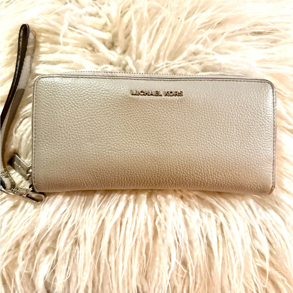 Leather Michael Kors zipper wallet